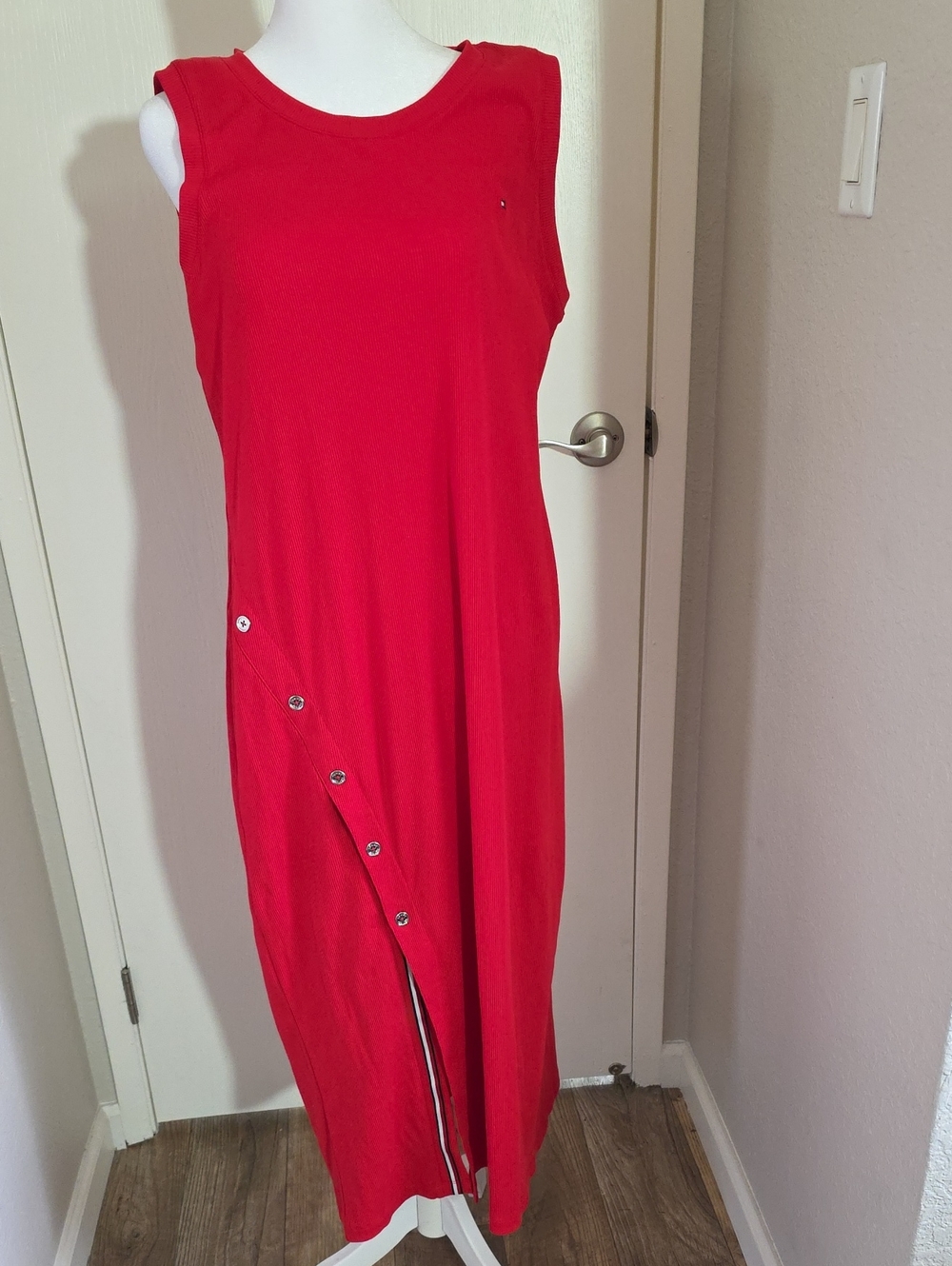 Size XL Tommy Hilfiger Sleeveless Red Button-Accent Midi Dress